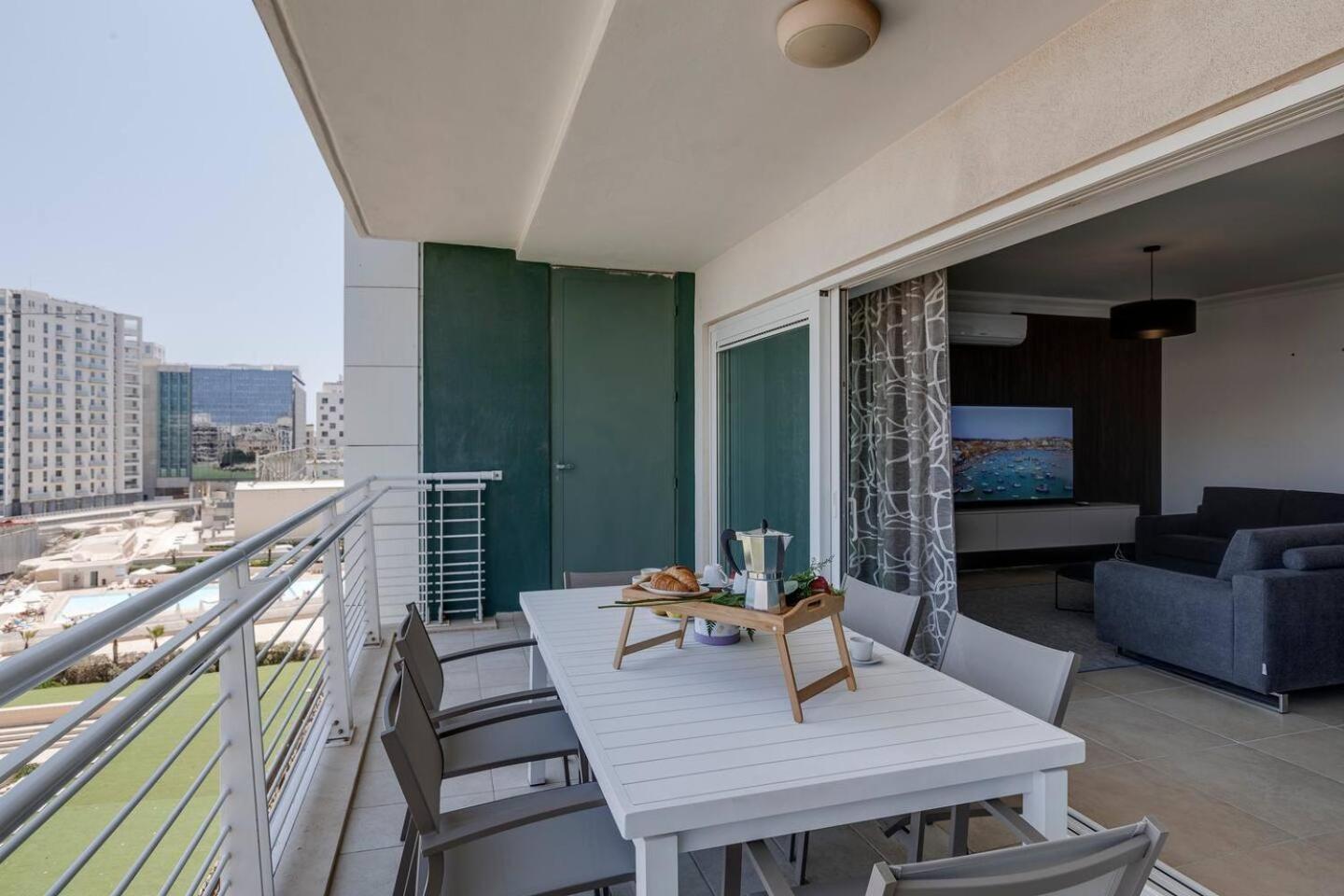Fort Cambridge Apartments By Homely Sliema Exteriör bild
