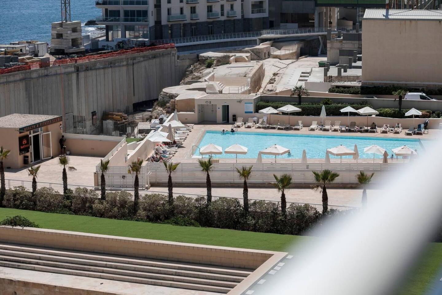 Fort Cambridge Apartments By Homely Sliema Exteriör bild