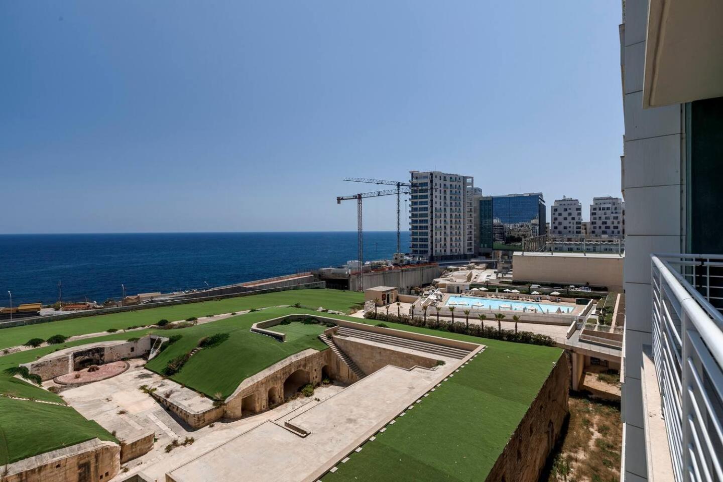 Fort Cambridge Apartments By Homely Sliema Exteriör bild