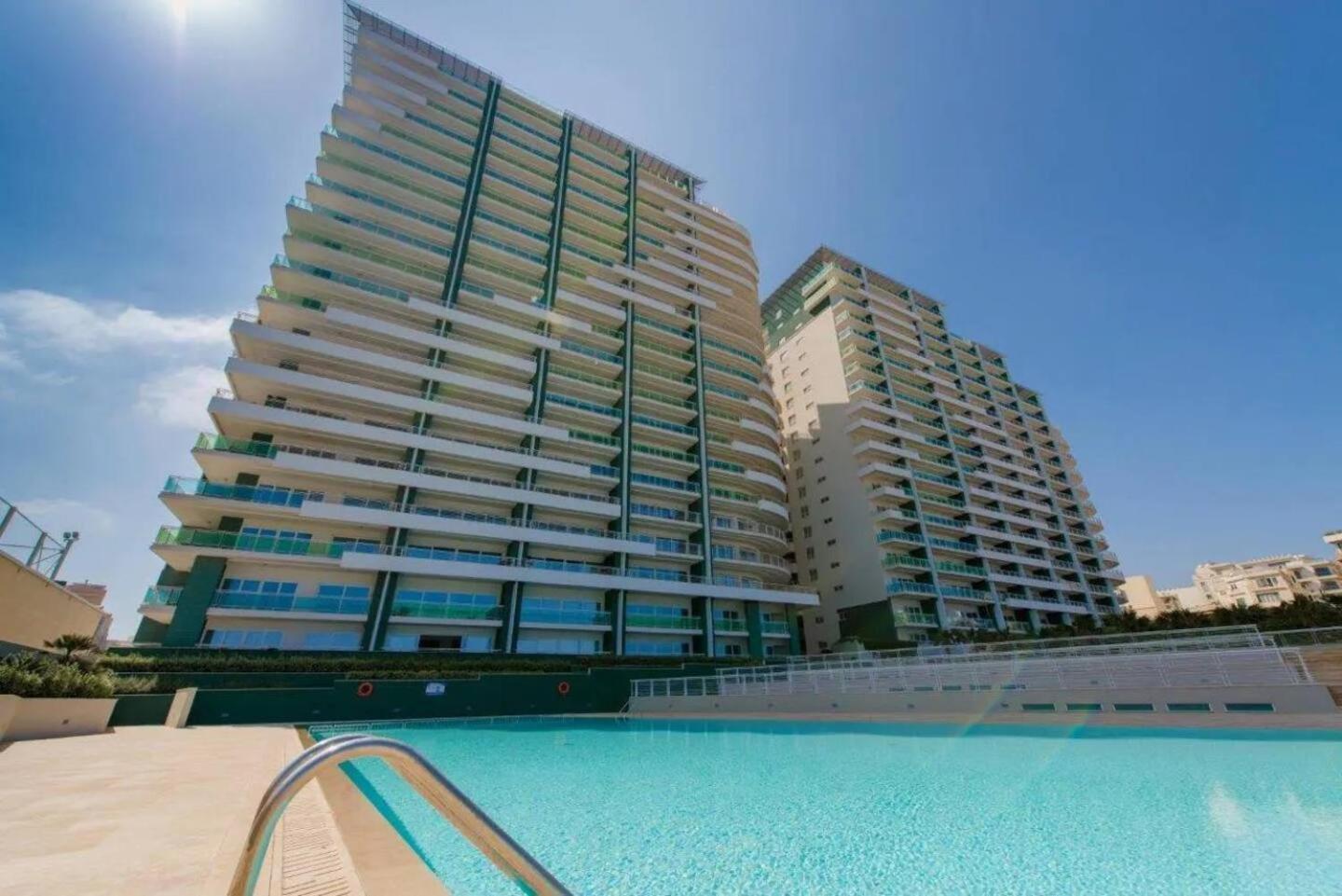 Fort Cambridge Apartments By Homely Sliema Exteriör bild