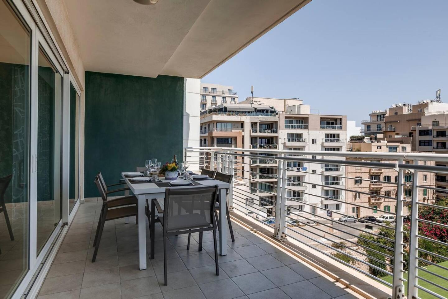 Fort Cambridge Apartments By Homely Sliema Exteriör bild