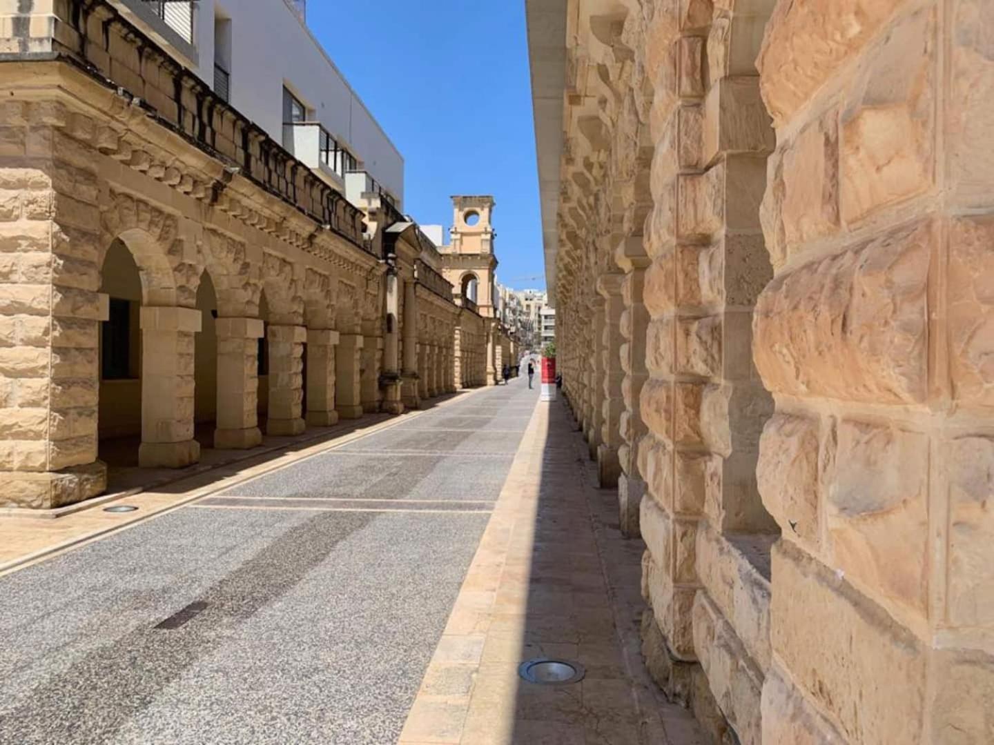 Fort Cambridge Apartments By Homely Sliema Exteriör bild