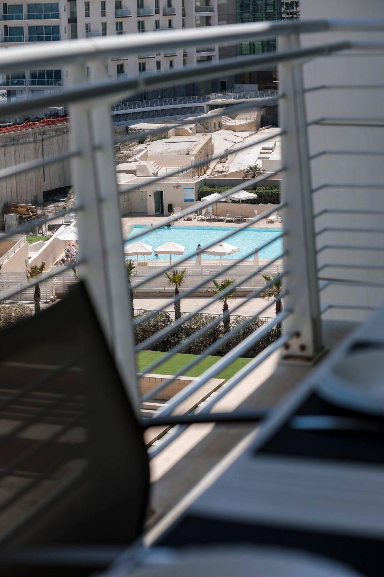 Fort Cambridge Apartments By Homely Sliema Exteriör bild