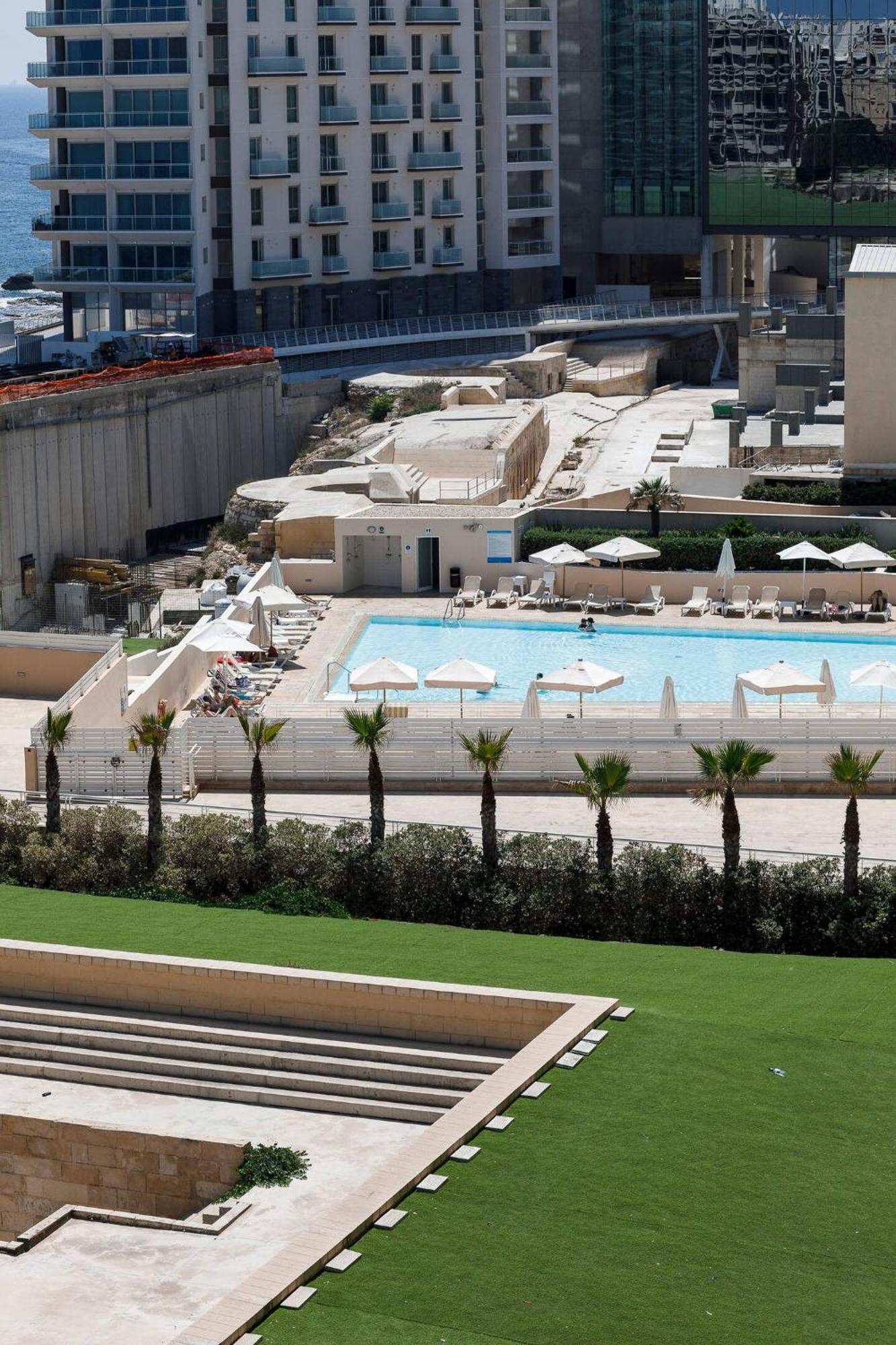 Fort Cambridge Apartments By Homely Sliema Exteriör bild