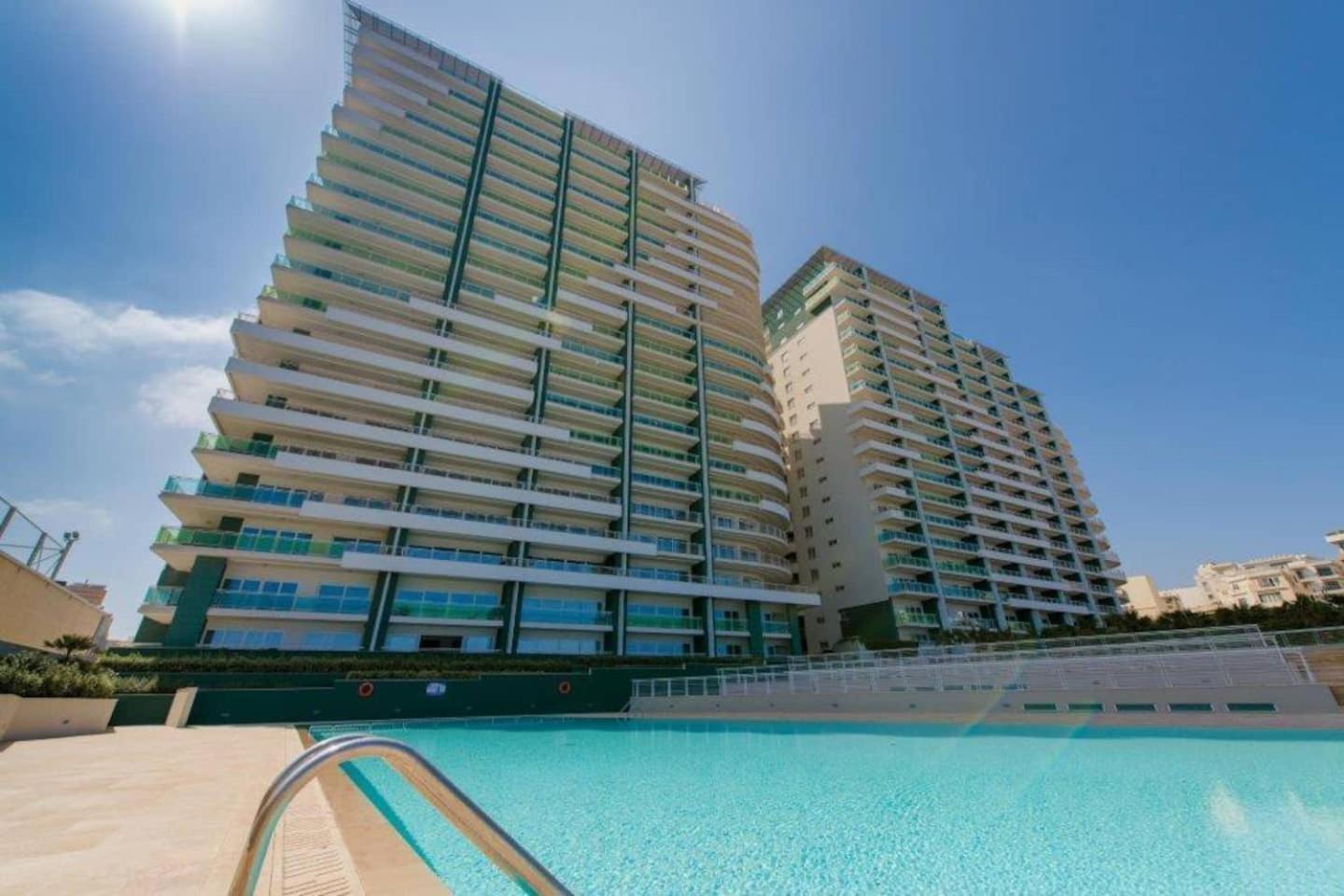 Fort Cambridge Apartments By Homely Sliema Exteriör bild