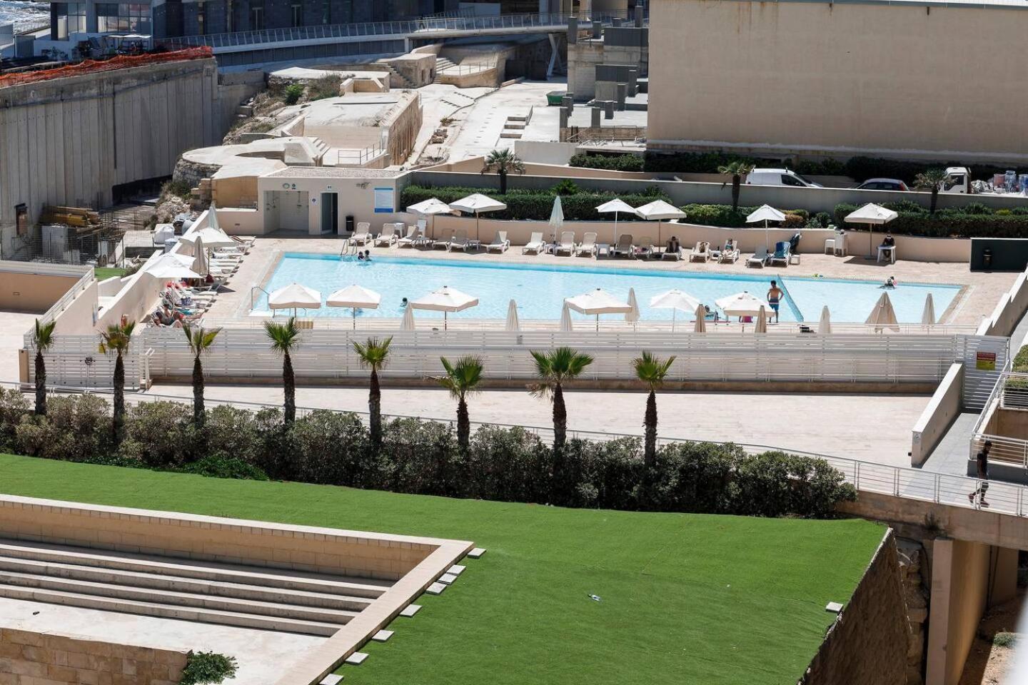 Fort Cambridge Apartments By Homely Sliema Exteriör bild