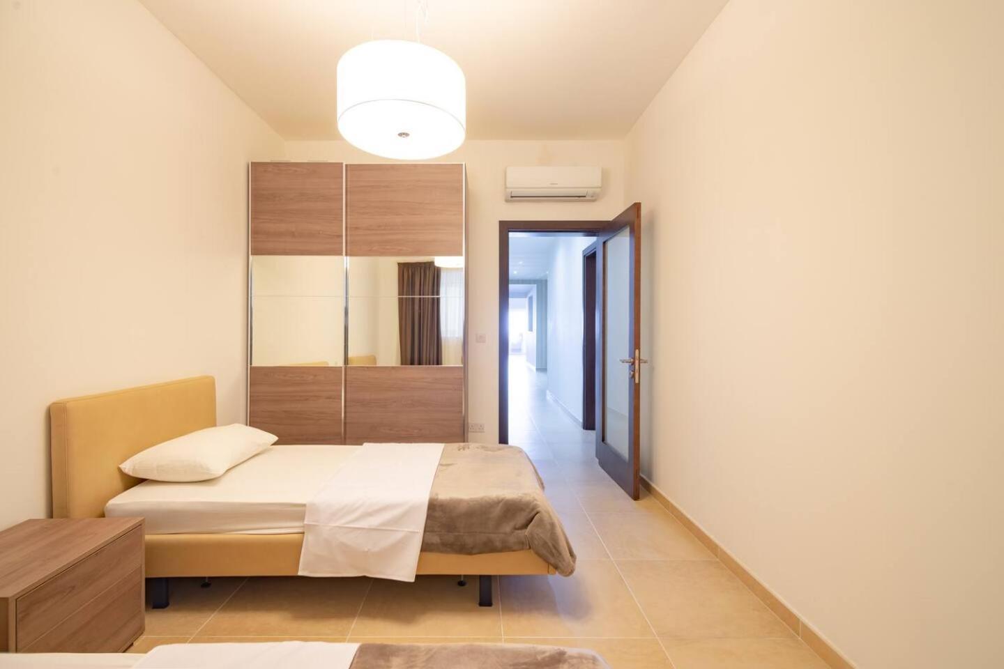Fort Cambridge Apartments By Homely Sliema Exteriör bild