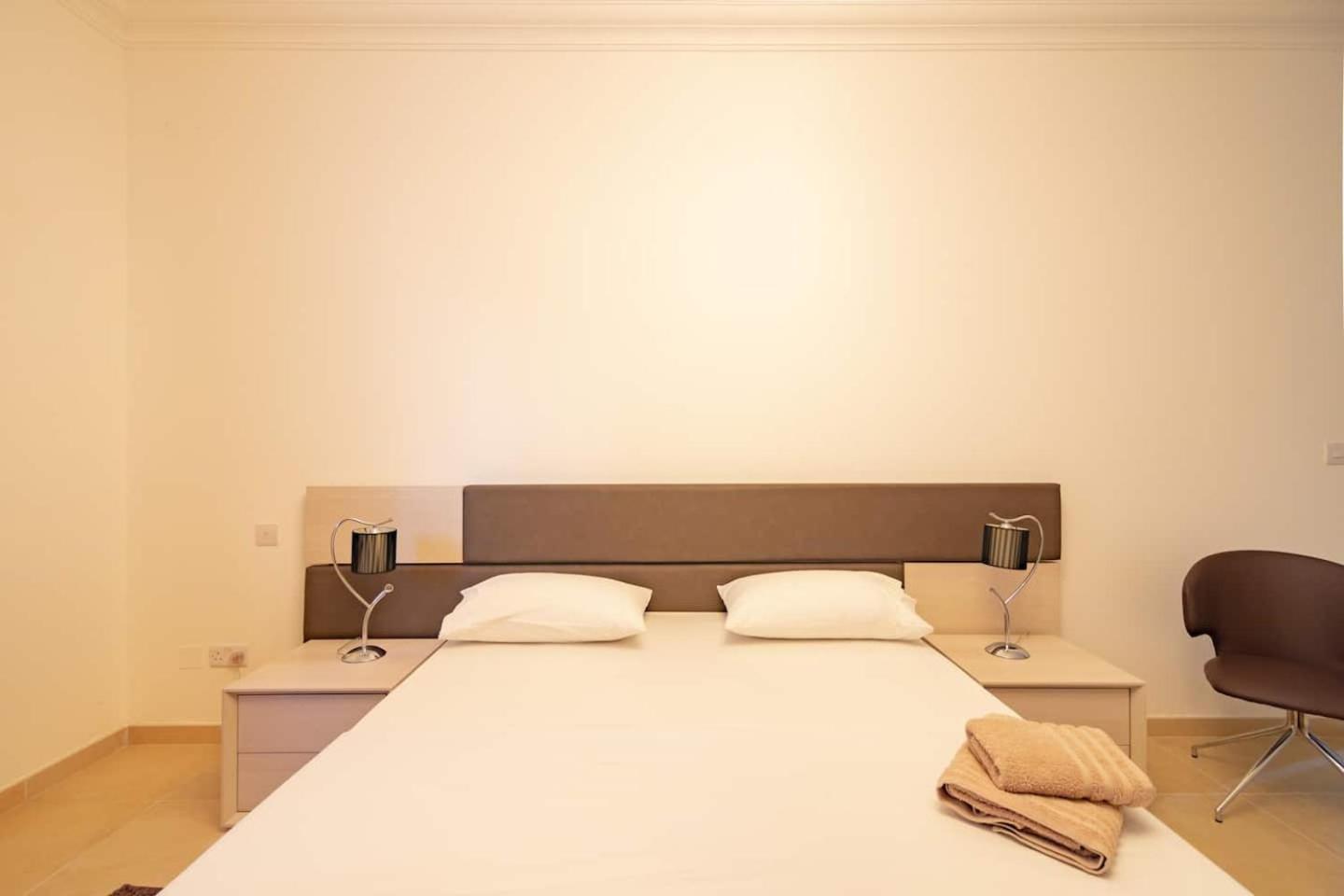 Fort Cambridge Apartments By Homely Sliema Exteriör bild